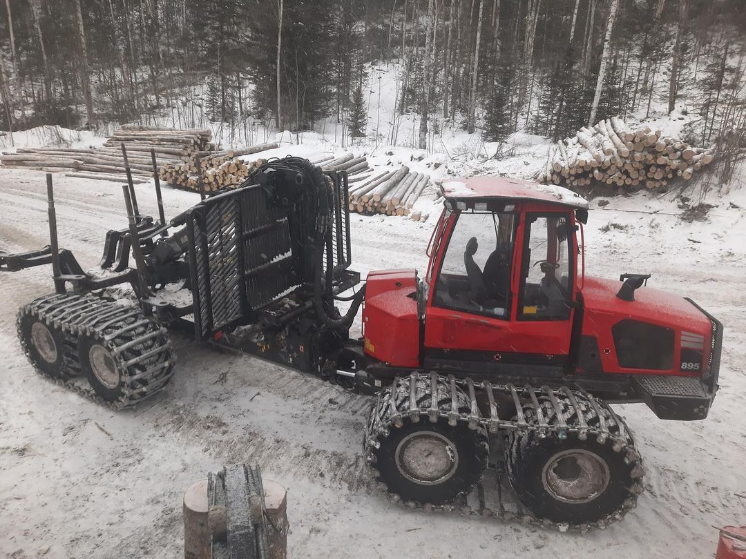 Komatsu 895
