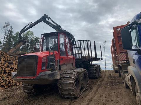 Komatsu 875